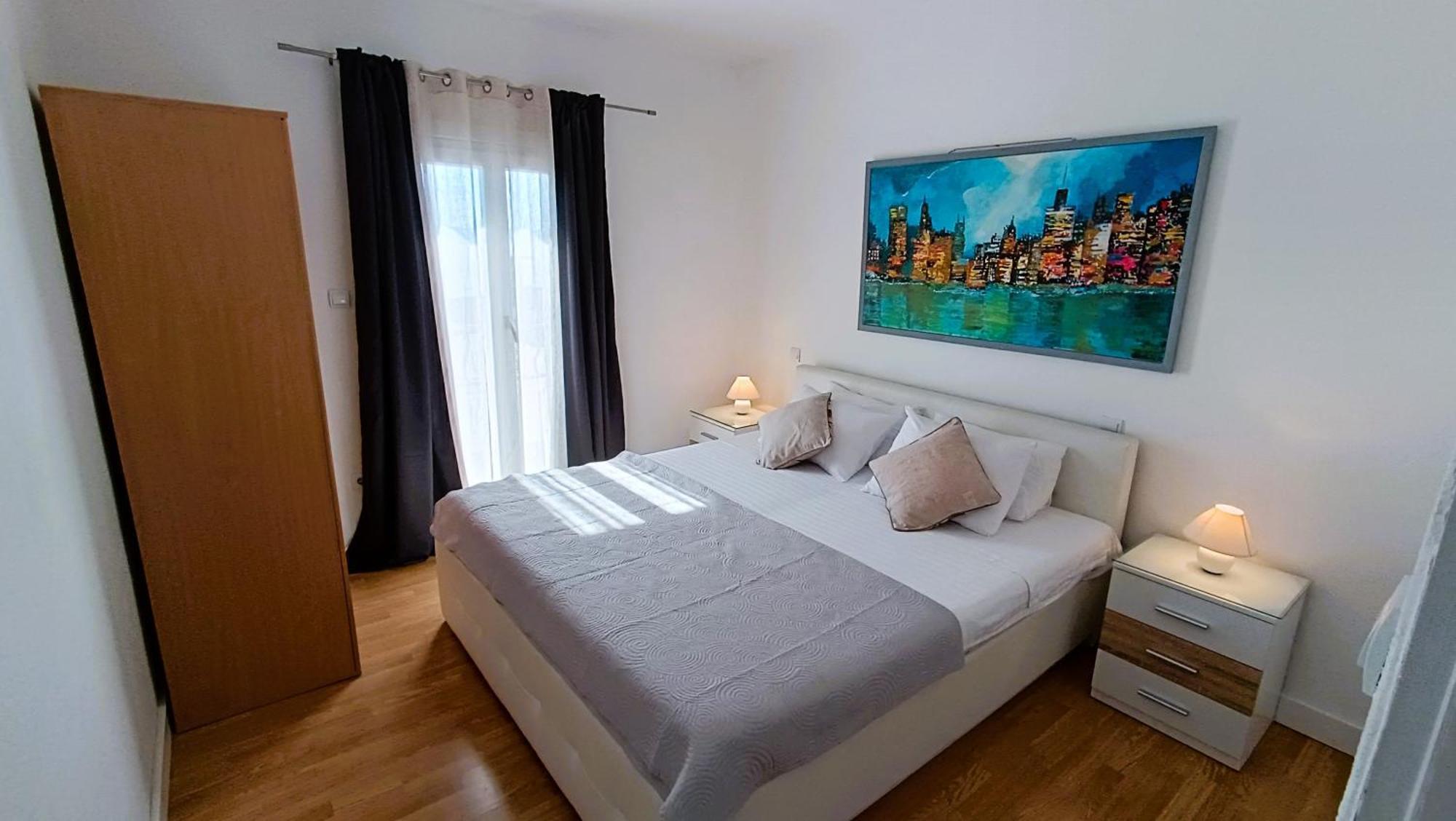 Apartments Ella Макарска Экстерьер фото