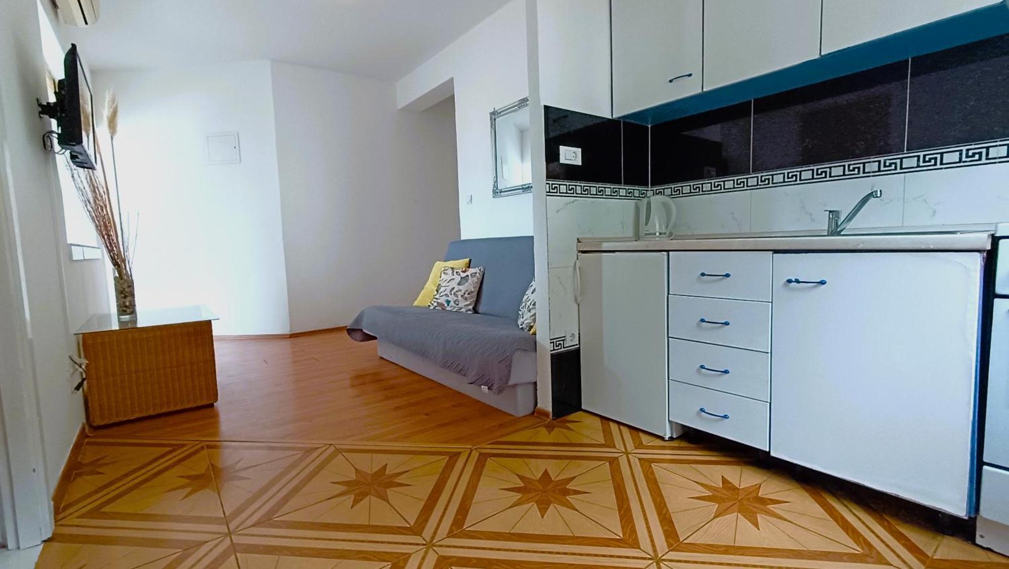 Apartments Ella Макарска Экстерьер фото