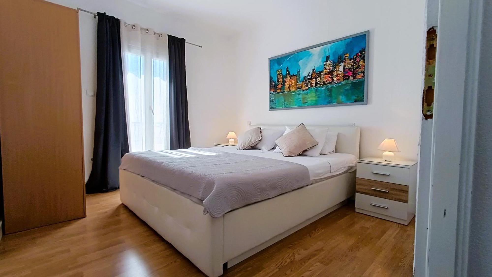 Apartments Ella Макарска Экстерьер фото