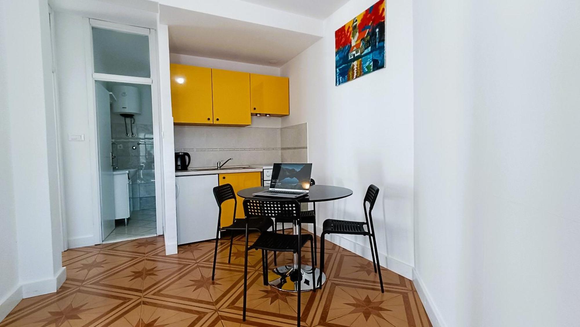 Apartments Ella Макарска Экстерьер фото