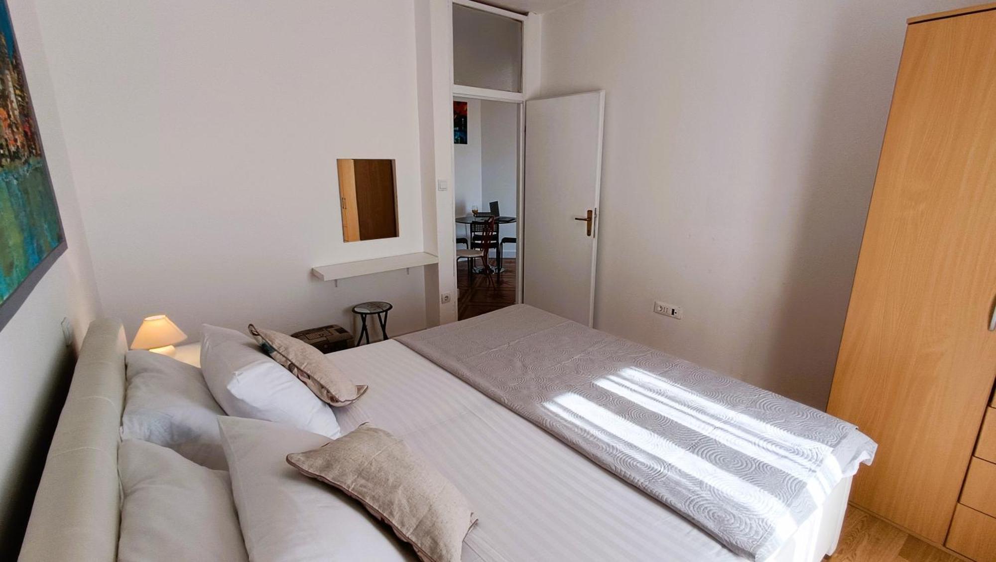 Apartments Ella Макарска Экстерьер фото