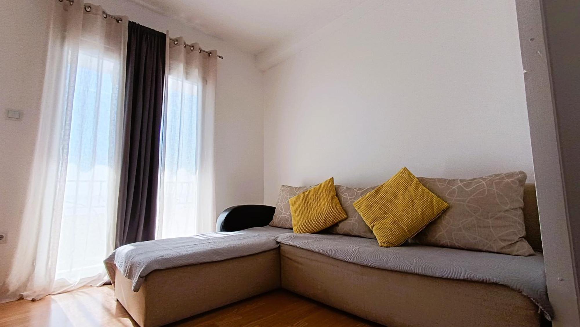 Apartments Ella Макарска Экстерьер фото